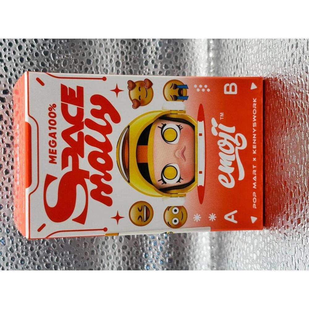 Pop Mart Space Molly Mega 100% Series 1